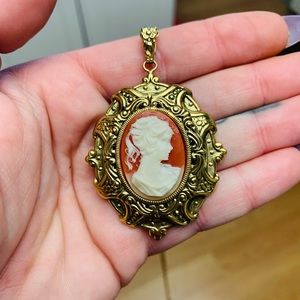 New🌟Peach & White Cameo Long Pendant Necklace